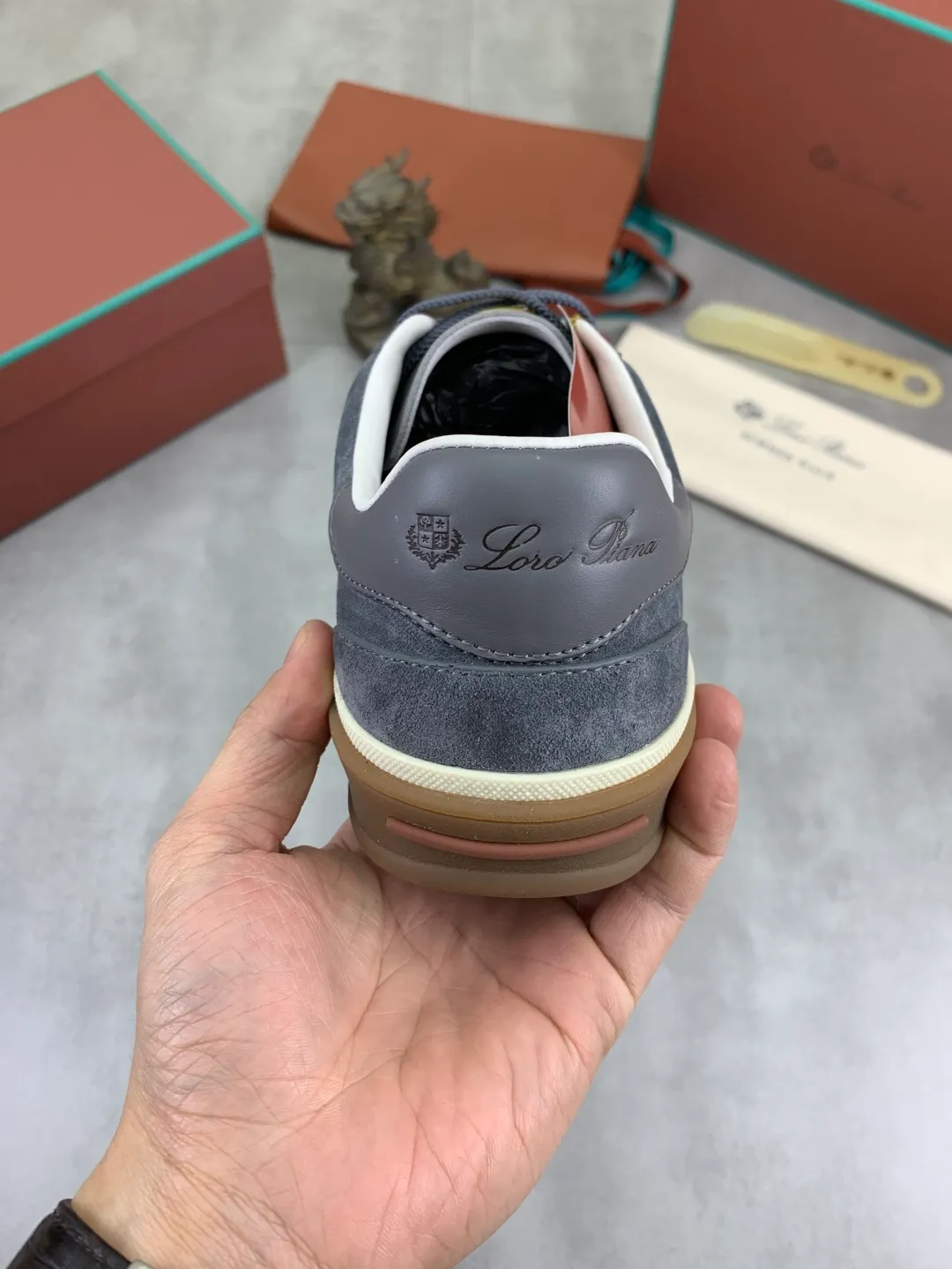 Men's men's shoes 💰P580 New model 💰 The latest casual shoes Loro Piana 💯 Top grade 💯 Buy the original copy 💯 Founded the existing Loro Piana company on April 24, 1924. It is the sixth generation of family operation, providing the best quality products to customers who are discerning about taste and quality. Imported original fly woven fabric with cowhide fabric, plain calfskin lining, hand-stitched thread with cowhide feet, original packaging, high-end outsole, size: 38-45 (customized for 46), 8️⃣ colors available